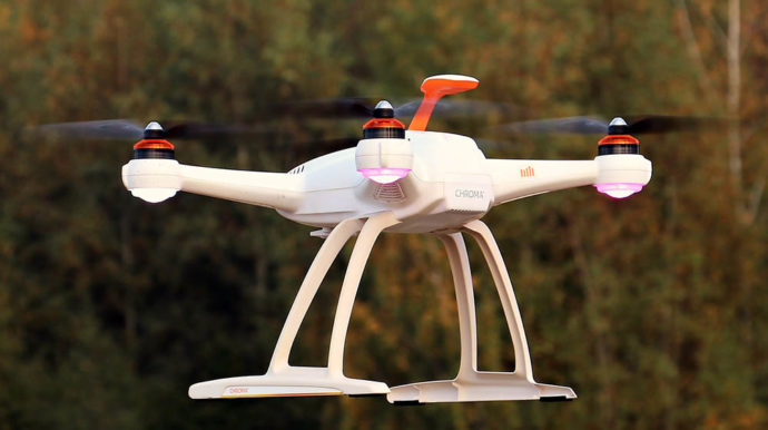 Qué se necesita para volar un dron